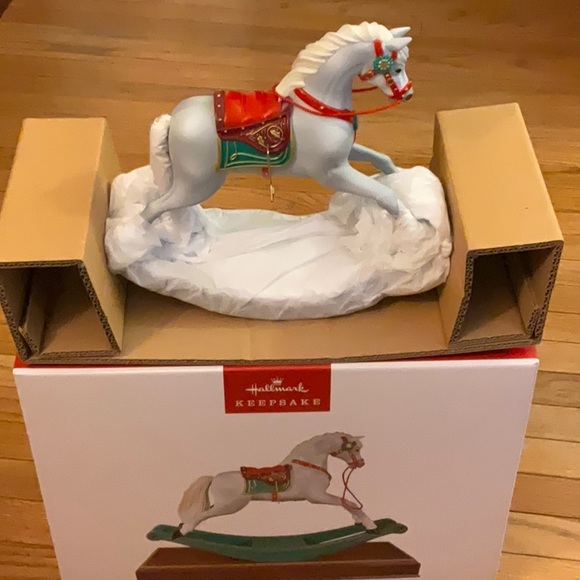 Hallmark Rocking Horse Memories - Picture 4 of 12